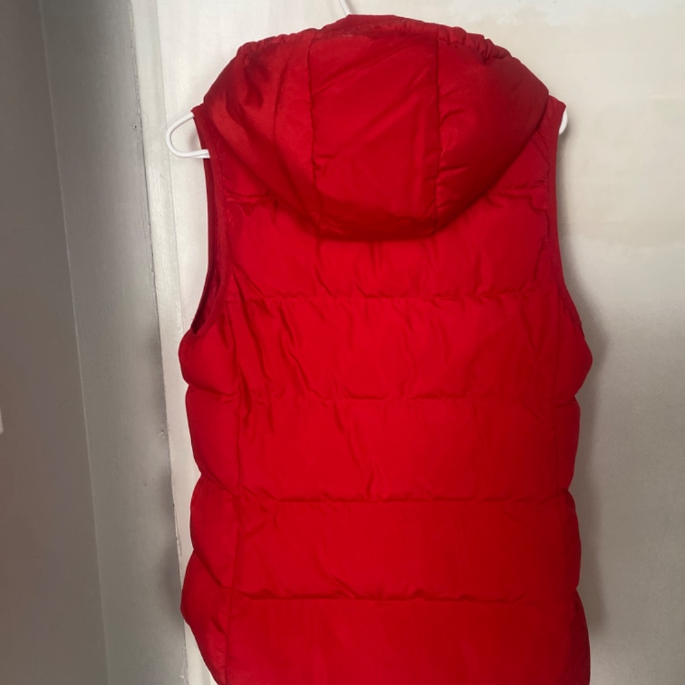 Fabletics Red puffer vest with hood - Picture 2 of 8